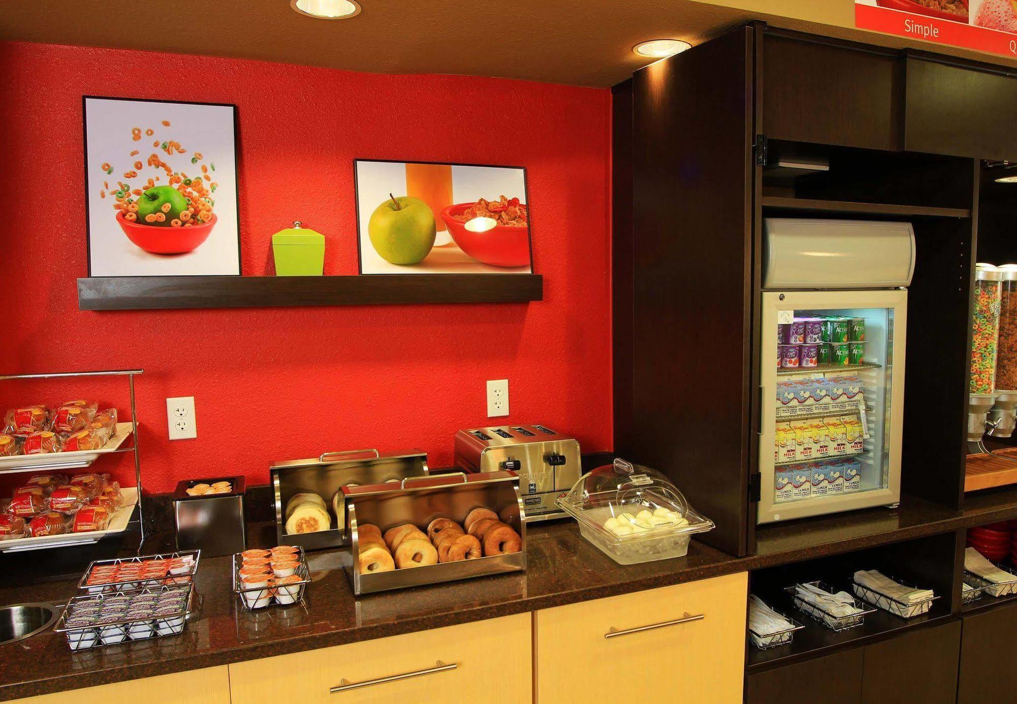 Towneplace Suites By Marriott East Lansing Restoran gambar